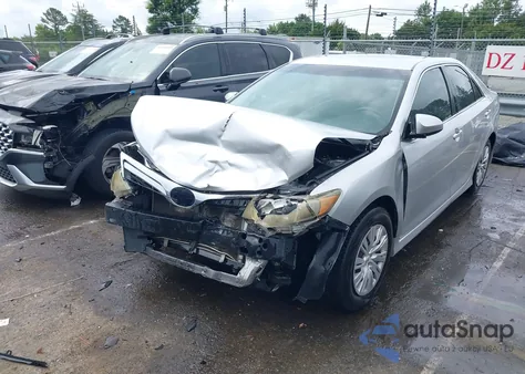 2014 Toyota Camry L/Le/Xle/Se/Se Sport z USA, uszkodzony, nr VIN 4T1BF1FK8EU448844